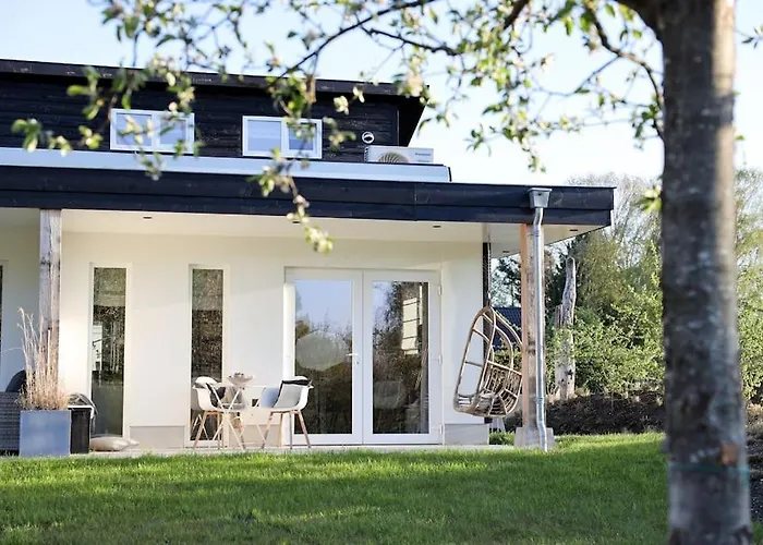 Stijlvol Huisje Met Veranda! Tuynloodz C