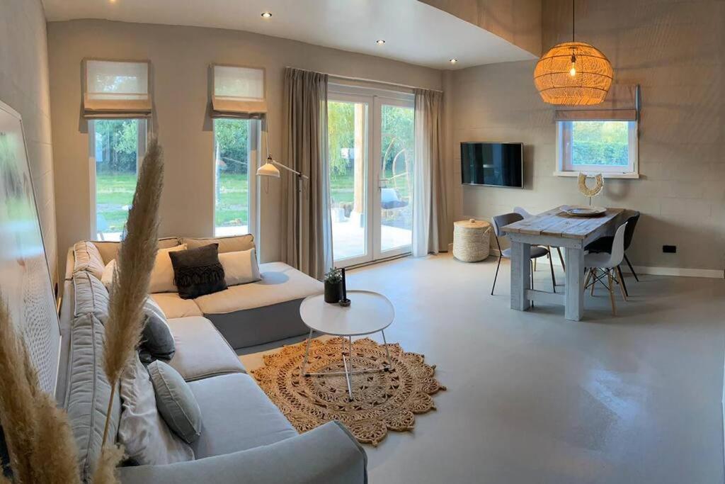 Apartment Stijlvol Met Veranda! Tuynloodz C